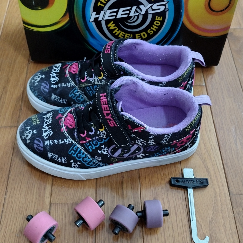 Heelys size 3 twin wheels sneakers